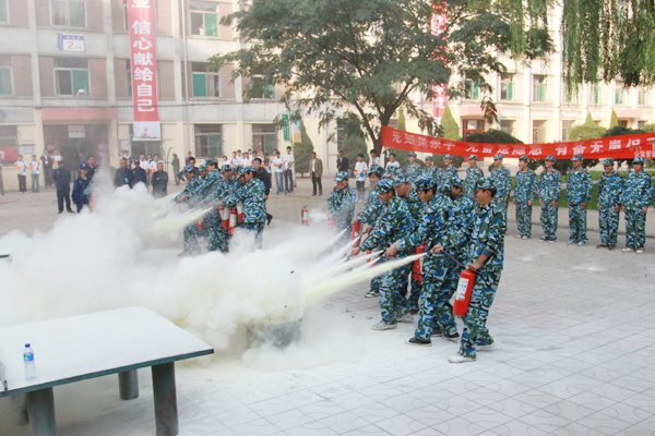 我院举行新生地震消防综合应急疏散演练