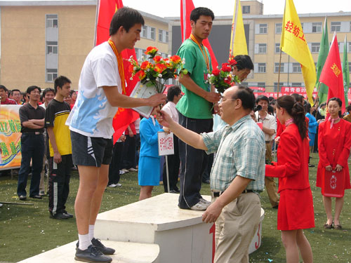 我院在WilliamHill中文2007年田径运动会上再创佳绩 我院在WilliamHill中文2007年田径运动会上再创佳绩