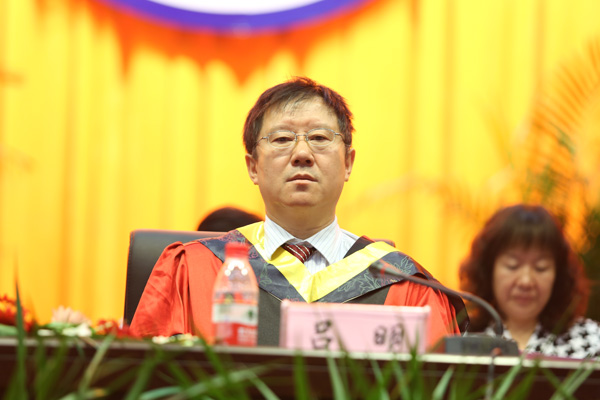 我院举行2012届毕业生毕业典礼 我院举行2012届毕业生毕业典礼