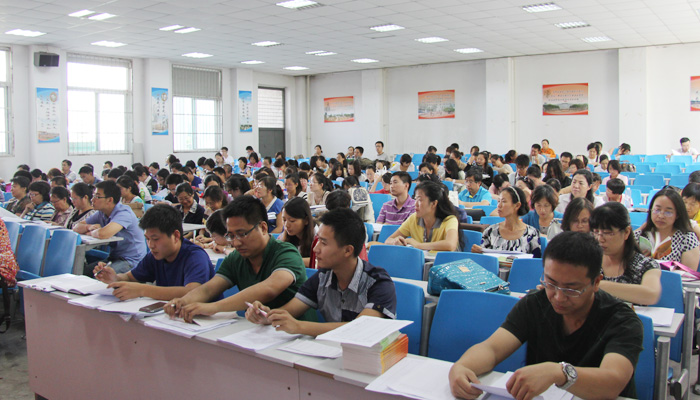 我院召开2013-2014学年第一学期全体班主任大会 我院召开2013-2014学年第一学期全体班主任大会