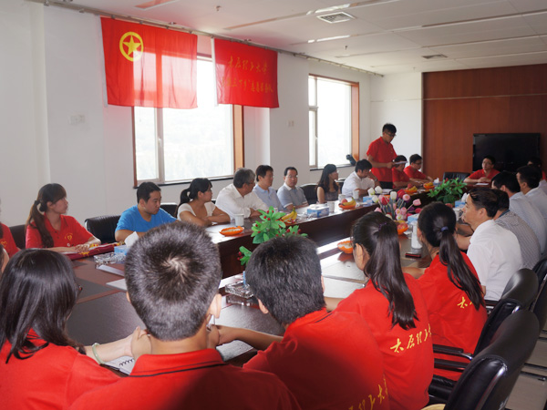 吕明副校长一行五人慰问我院暑期实践队员 吕明副校长一行五人慰问我院暑期实践队员