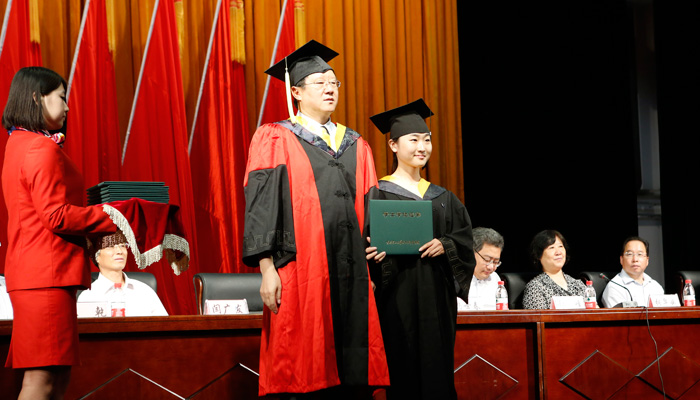 我院隆重举行2014届毕业生毕业典礼暨学位授予大会 我院隆重举行2014届毕业生毕业典礼暨学位授予大会
