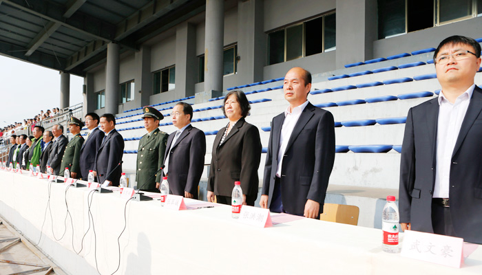 我院举行2016级新生军训汇报表演暨总结表彰大会 我院举行2016级新生军训汇报表演暨总结表彰大会