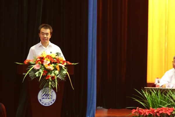 我院举行2012届毕业生毕业典礼 我院举行2012届毕业生毕业典礼