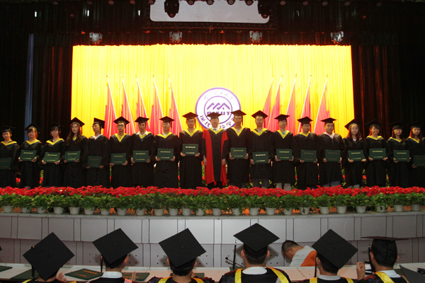 我院举行2012届毕业生毕业典礼 我院举行2012届毕业生毕业典礼