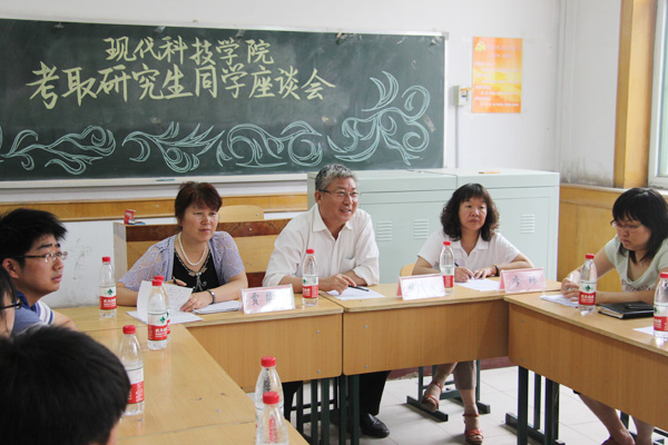 我院召开2012届考取研究生同学座谈会 我院召开2012届考取研究生同学座谈会