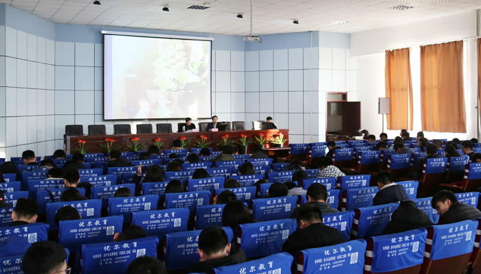 我院孝义校区开展第29个“世界艾滋病日”系列活动 我院孝义校区开展第29个“世界艾滋病日”系列活动