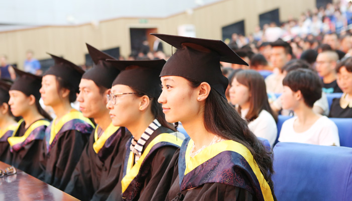 我院隆重举行2015届毕业生毕业典礼暨学位授予大会 我院隆重举行2015届毕业生毕业典礼暨学位授予大会
