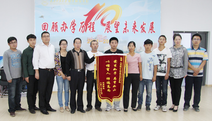 我院召开专题会议欢迎马尚同学病愈归来 我院召开专题会议欢迎马尚同学病愈归来