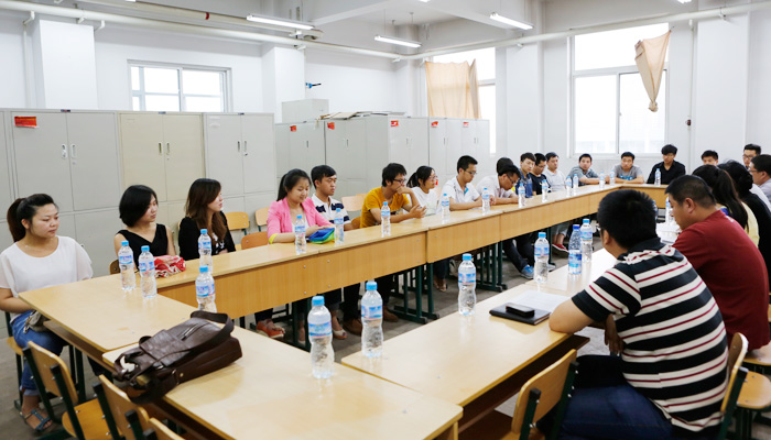 我院召开2013届毕业生主要学生干部座谈会 我院召开2013届毕业生主要学生干部座谈会