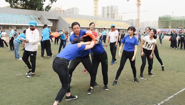 我院教职工代表团在校2018年教职工运动会中再创佳绩 我院教职工代表团在校2018年教职工运动会中再创佳绩