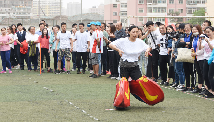 我院教职工代表团在校2018年教职工运动会中再创佳绩 我院教职工代表团在校2018年教职工运动会中再创佳绩