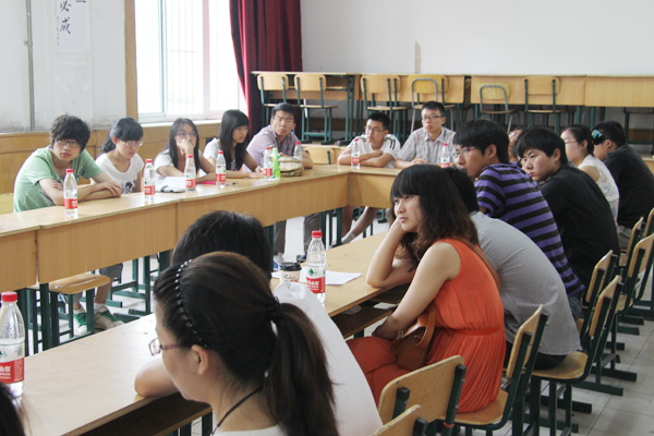 我院召开2012届考取研究生同学座谈会 我院召开2012届考取研究生同学座谈会