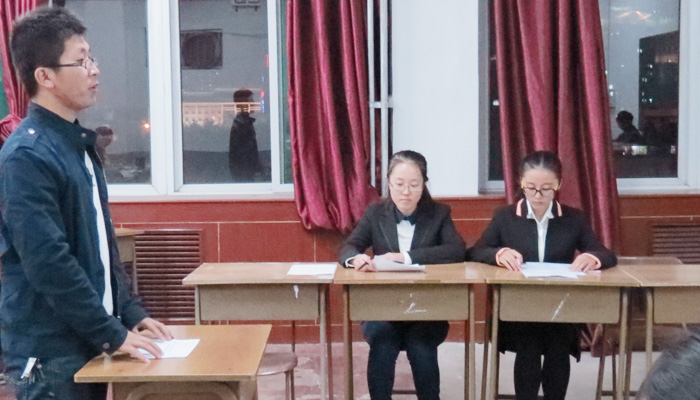 我院首届模拟法庭进校园活动预赛开幕