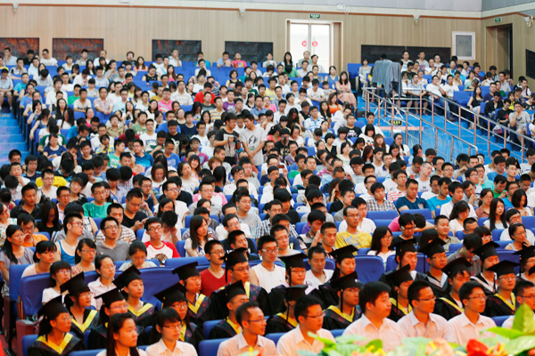 我院举行2013届毕业生毕业典礼暨学位授予大会 我院举行2013届毕业生毕业典礼暨学位授予大会