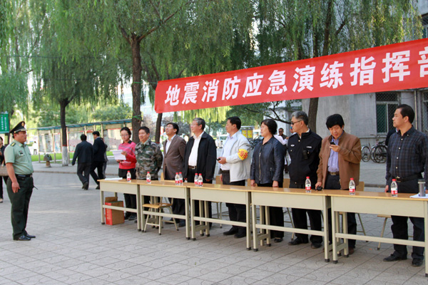 我院举行新生地震消防综合应急疏散演练