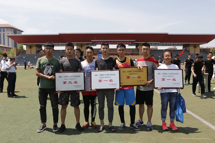 我院代表团在校2017年田径运动会上再创佳绩 我院代表团在校2017年田径运动会上再创佳绩