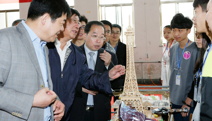 我院成功举办第一届创意市集 我院成功举办第一届创意市集